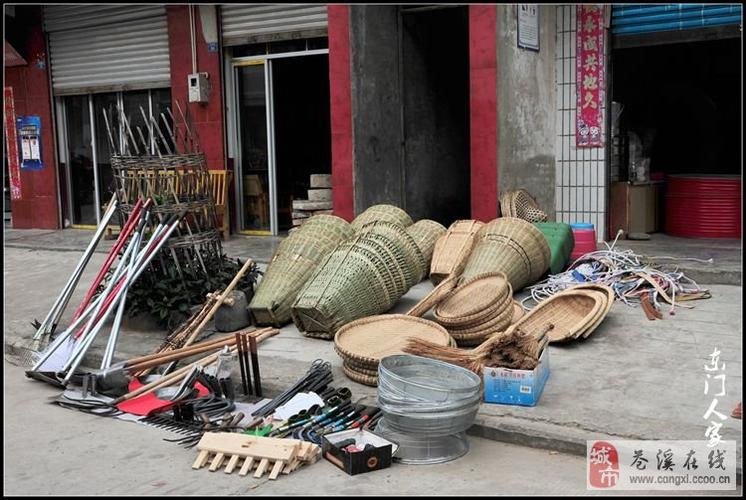 三轮车上的百宝铺——日杂店老板的奔波与坚守